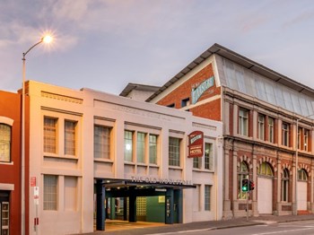 The Old Woolstore Apartment Hotel